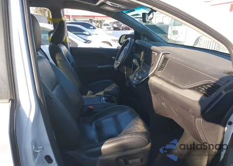 2017 Toyota Sienna Se Premium 8 Passenger z USA, uszkodzony, nr VIN 5TDXZ3DC2HS885403